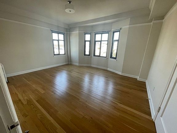 3rd image of 2905-2911 Van Ness Ave #501