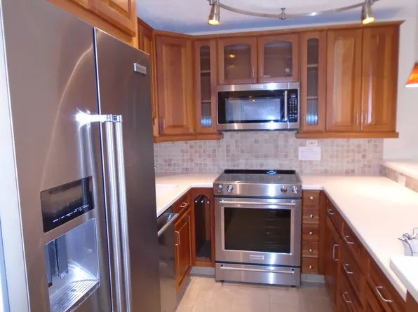 2140 Kuhio Ave APT 2407, Honolulu, HI 96815