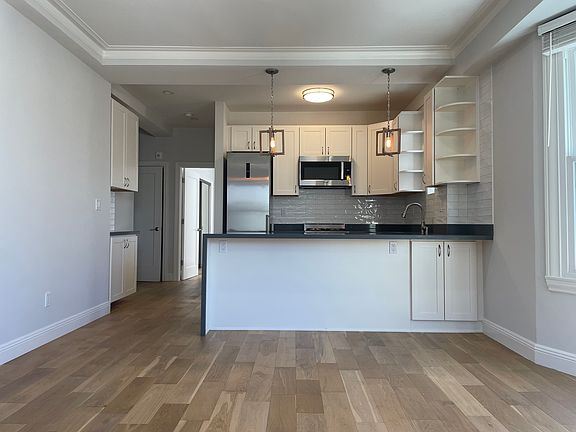 2nd image of 2165 Larkin St #208