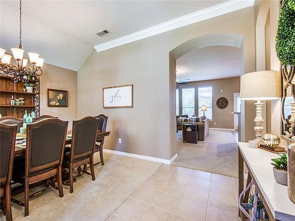 3rd image of 1405 Wildflower Ln