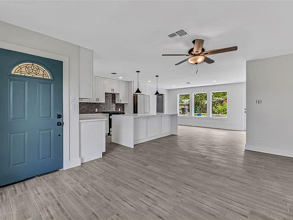 3rd image of 1902 Crestdale Drive