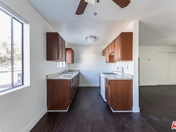 3rd image of 501 E Hyde Park Pl #6
