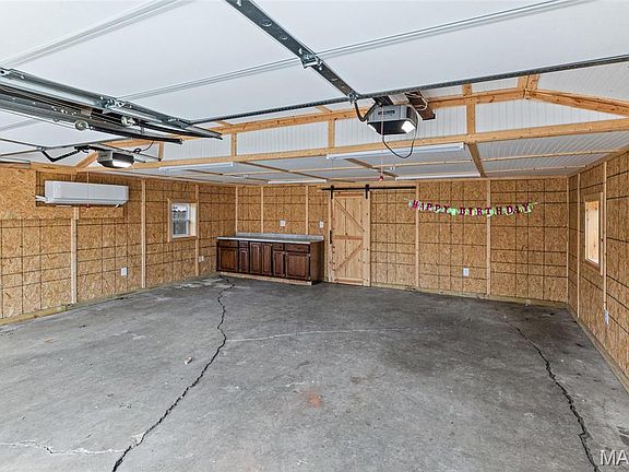5th image of 2419 Woodlawn Ave
