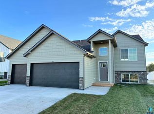 901 Estate St, Harrisburg, SD 57032