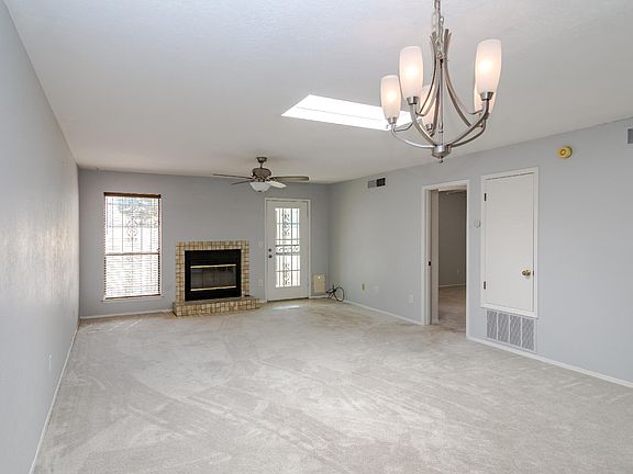 4th image of 1022 Omaha St NE
