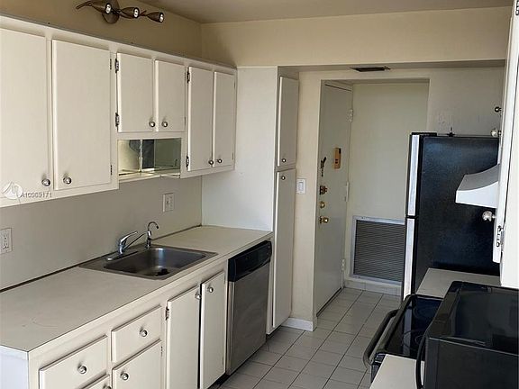 4th image of 1200 NE Miami Gardens Dr APT 721W