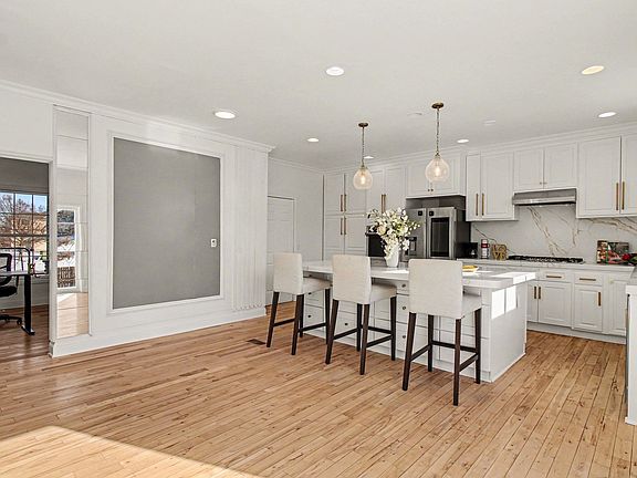 2nd image of 19375 Harmony Ave