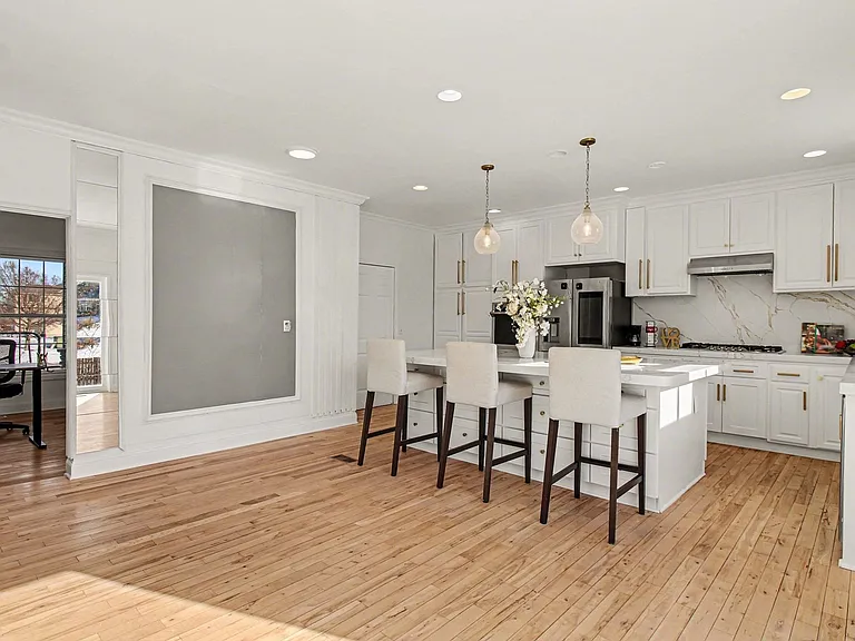 19375 Harmony Ave — Photo 2
