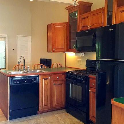 3rd image of 122 Deer Hill Ct