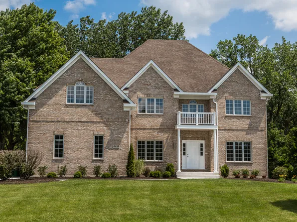 8416 Redtail Dr, Crystal Lake, IL 60014