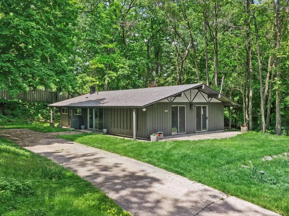 N1801 Birch Dr, Lake Geneva, WI 53147