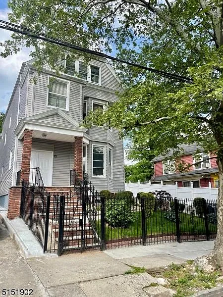 Building Photo - 11 Thirteen Carteret St #3