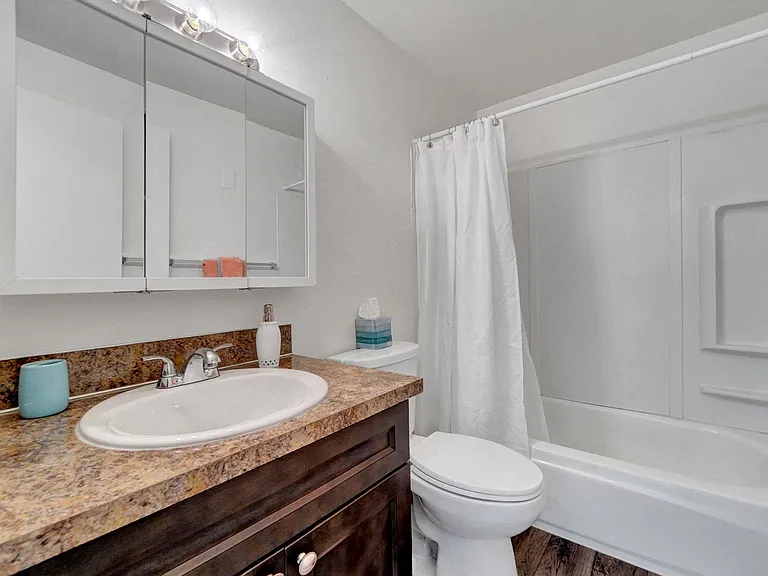 Karens Korner Apartments — Photo 19