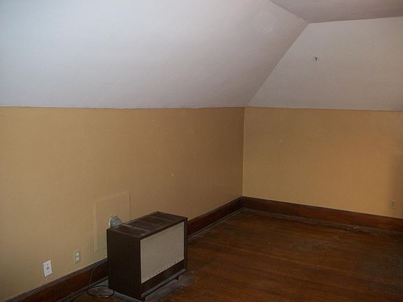 4th image of 102 Vine St #4