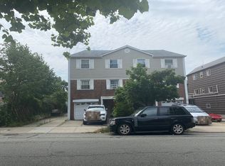 226-10 59th Ave, Oakland Gardens, NY 11364
