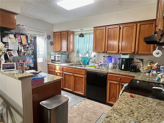 3rd image of 2413 Manitoba Dr