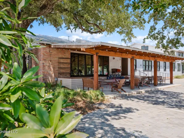 301 S Toulme St #202, Bay Saint Louis, MS 39520