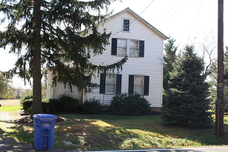 2nd image of 516 New Center Rd