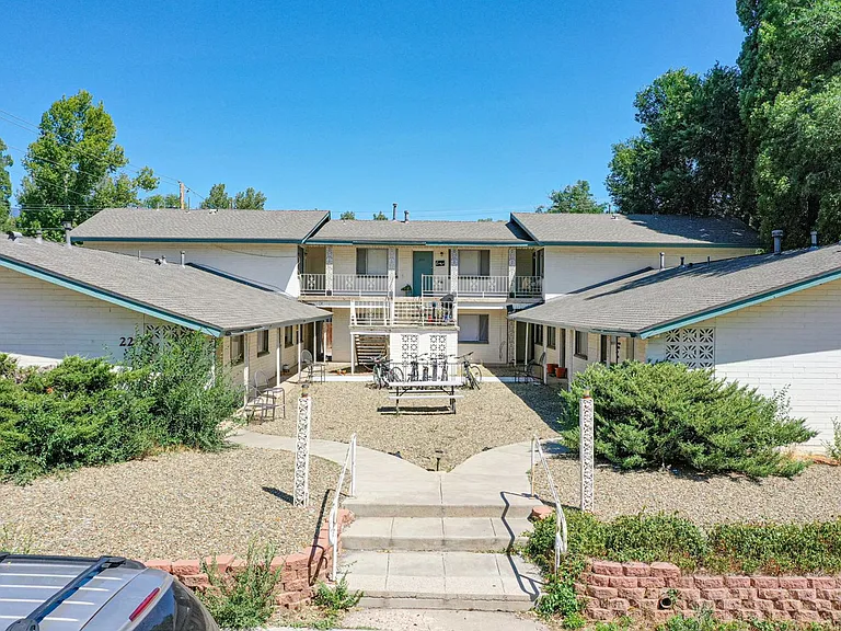 220 W Cherry Ave — Photo 16