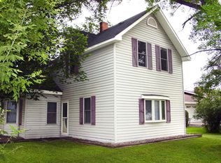403 3rd Ave, Reynolds, ND 58275
