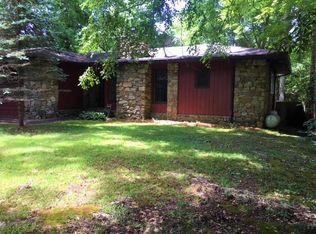 17 Grooms Dr, Robbinsville, NC 28771