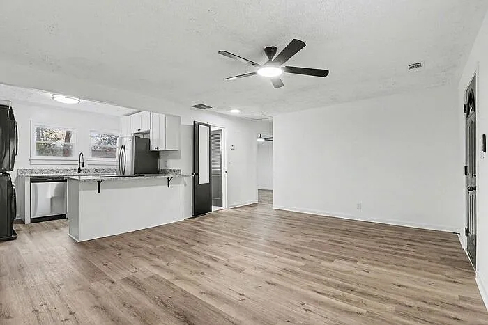 2160 Dowdell Dr — Photo 8
