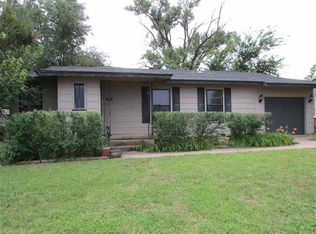 616 Clark Ave, Comanche, OK 73529
