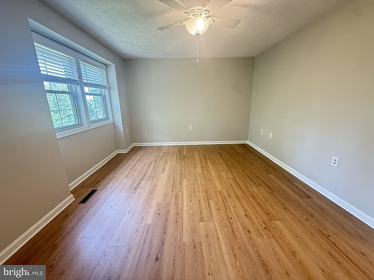 824 Appleseed Ct — Photo 15