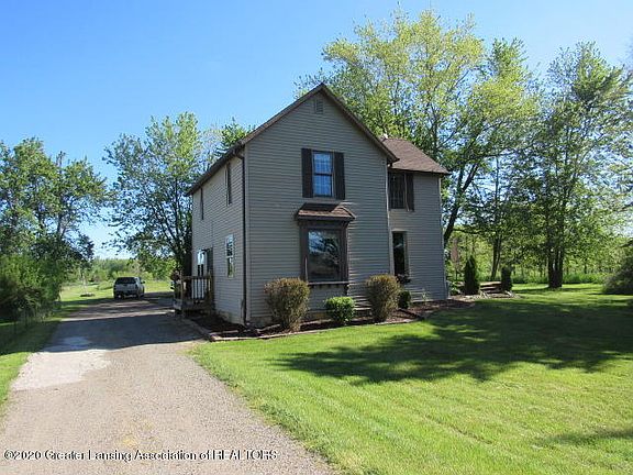 2nd image of 1695 Island Hwy