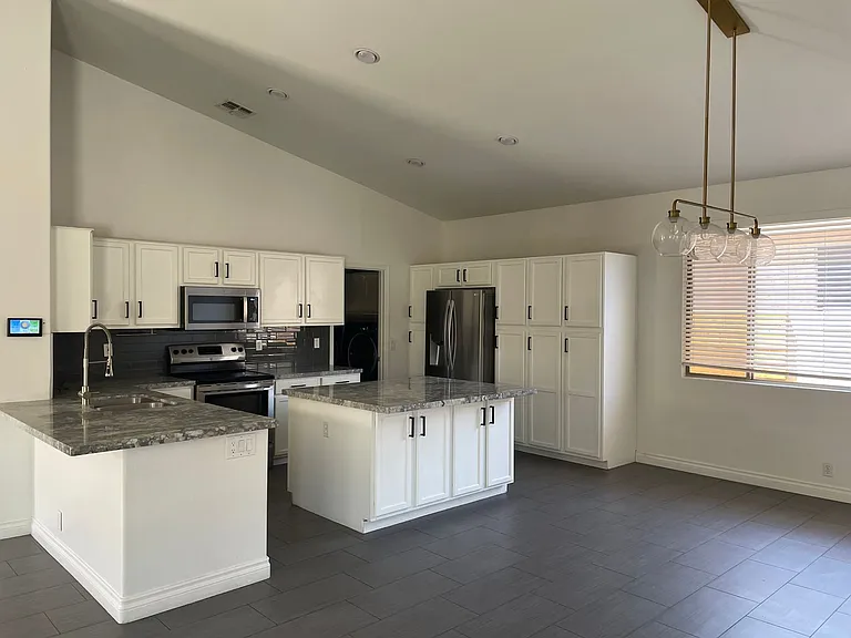 2670 E Hulet Dr — Photo 6