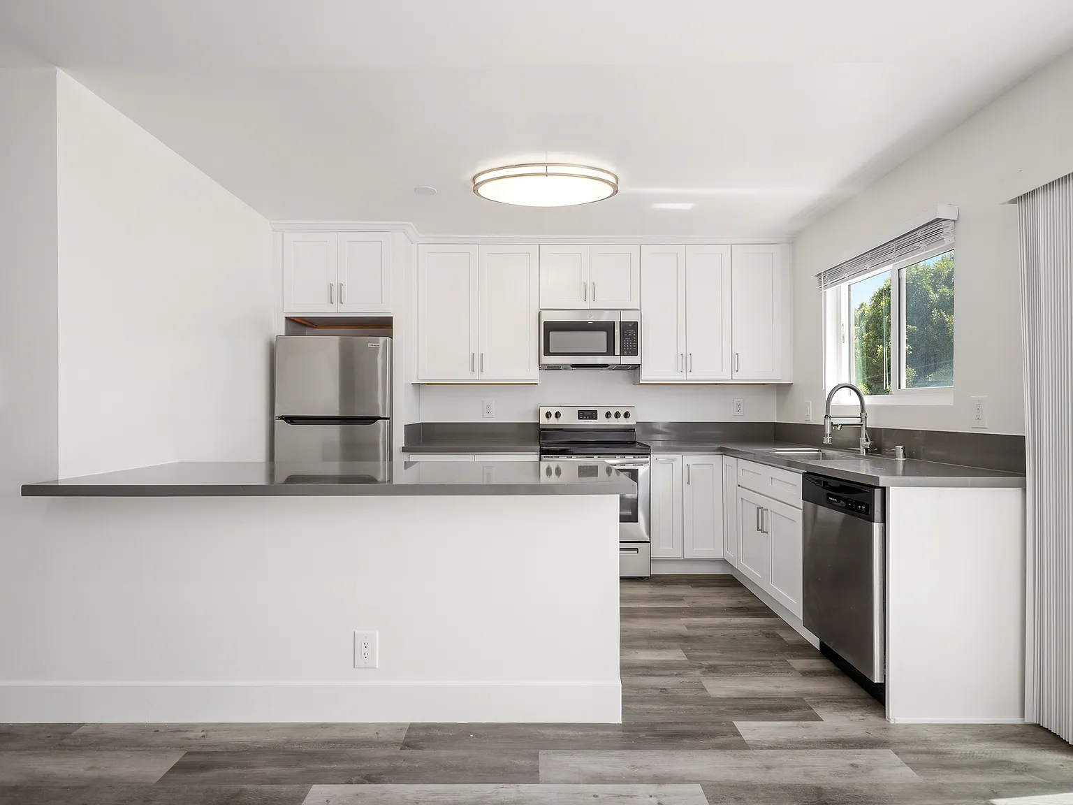 2 bed, $3,945 — Photo 4
