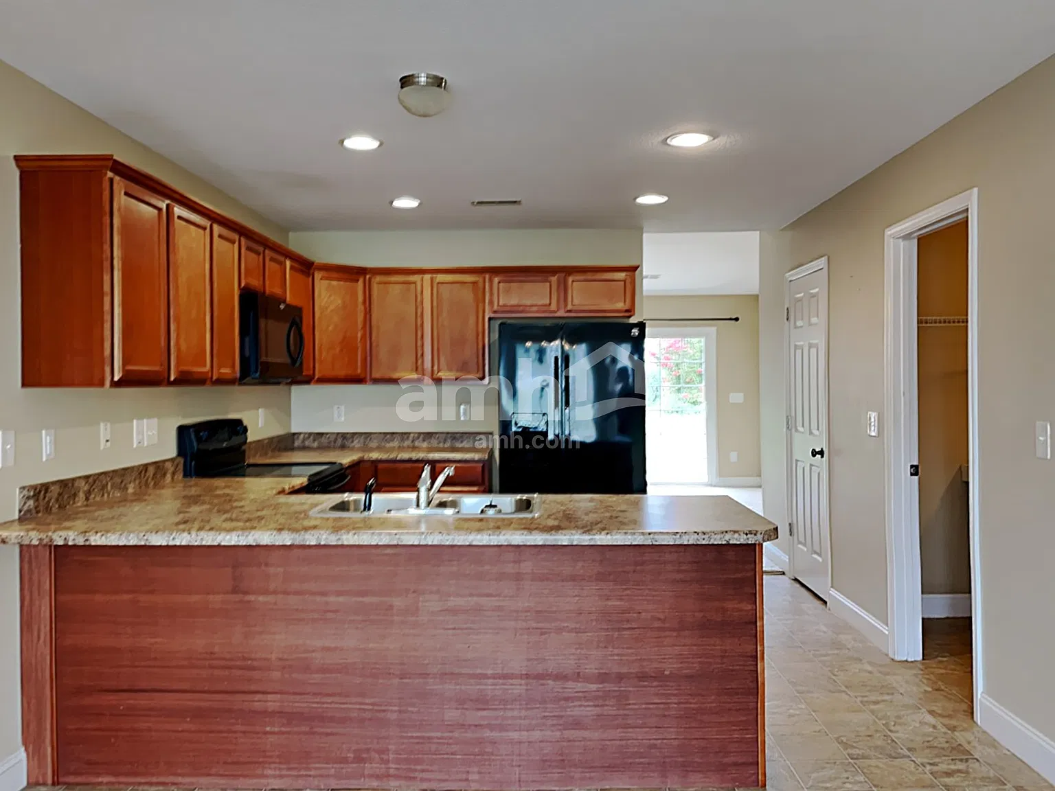 3 bed, 2.0 bath, 1705 sqft, $1,875 — Photo 4