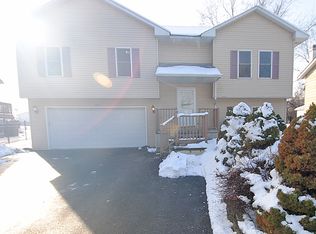 322 Lakewood Dr, Antioch, IL 60002