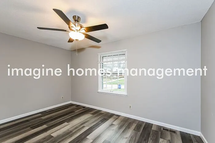 911 Clayworth Dr — Photo 8