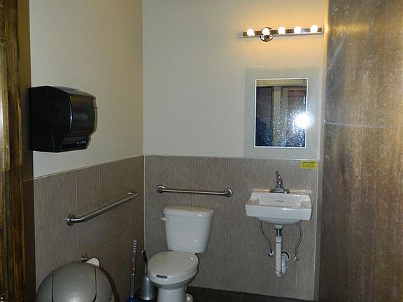 4th image of 3465 E Tremont Ave