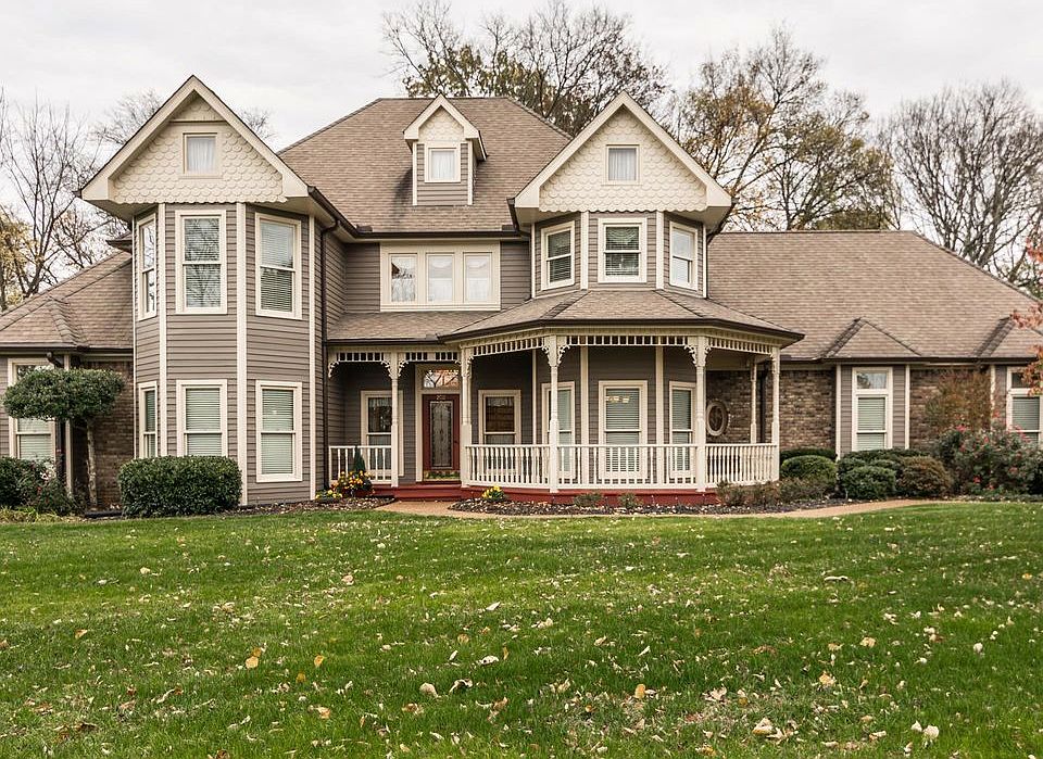 1st image of 202 Woodlake Dr