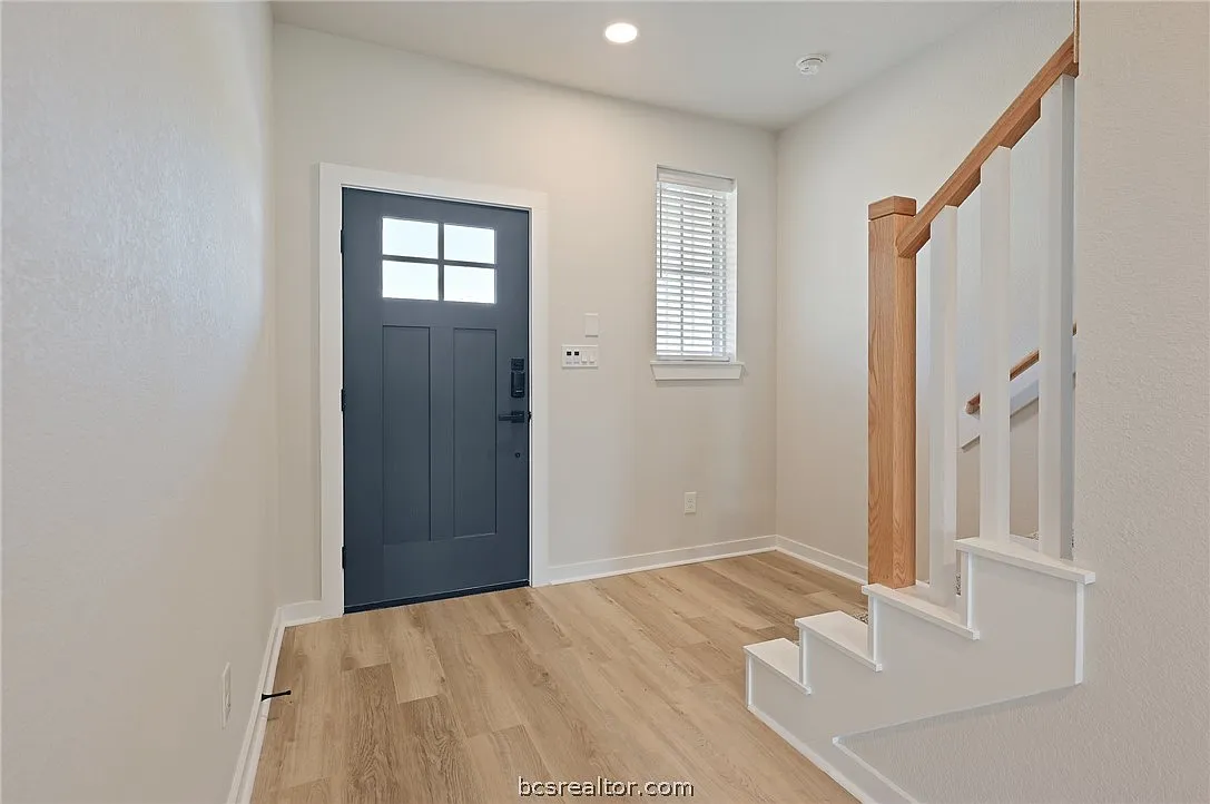 4 bed, 4.5 bath, 2207 sqft, $750 — Photo 3