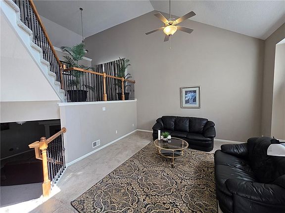 3rd image of 1100 Hampton Dr