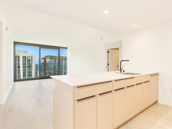 2nd image of 333 Ward Ave #3904