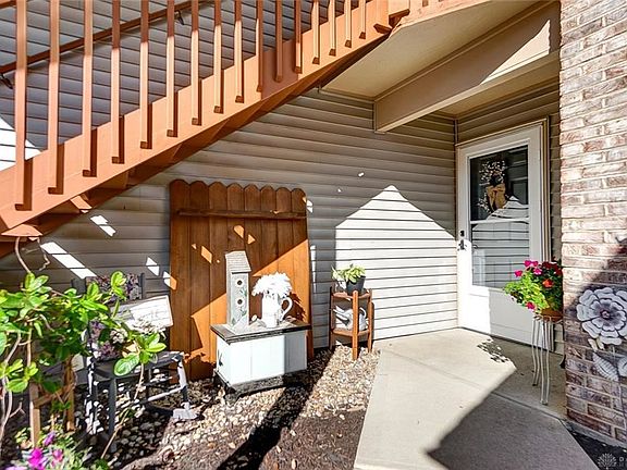 4th image of 220 Waterfront Pl