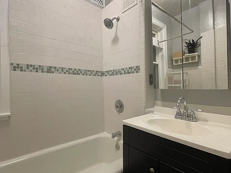 1434 N North Park Ave #2 — Photo 14