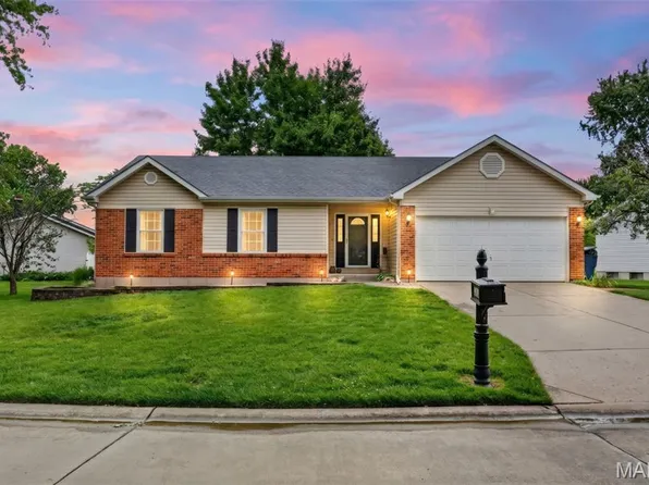 1201 Summerwood Dr, Saint Peters, MO 63376