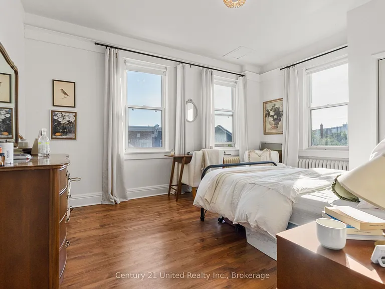 34 King St W #1 — Photo 10