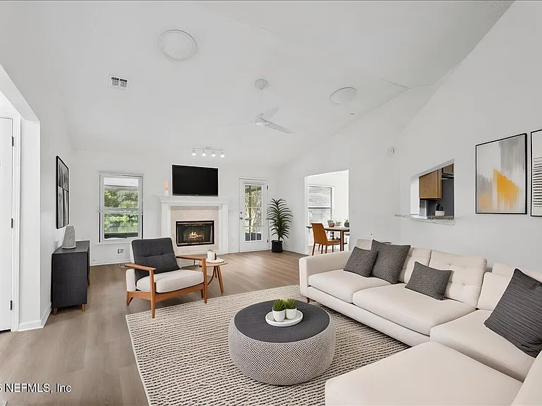 4470 Carriage Crossing Dr — Photo 8