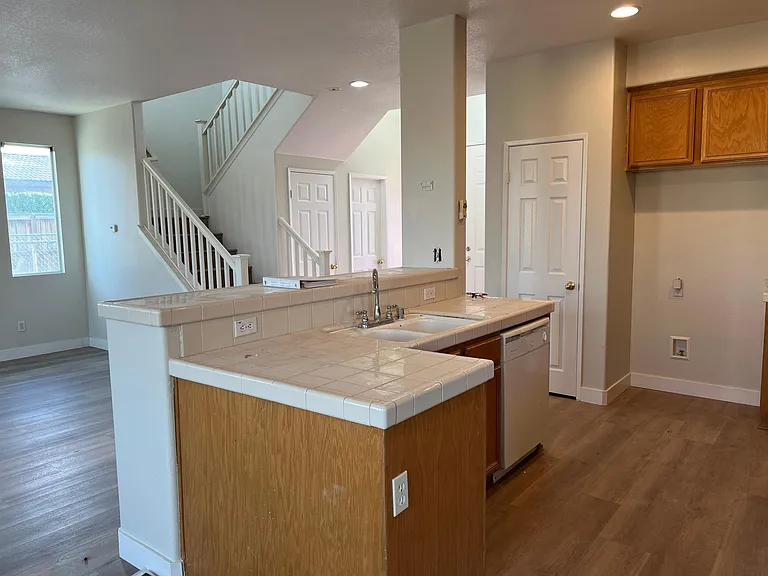 15015 Lexington St — Photo 3