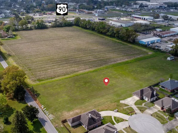 211 N Eola Rd, Broussard, LA 70518