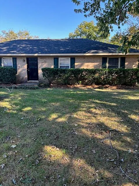 3 bed, 1.5 bath, 1150 sqft, $1,300 — Photo 2