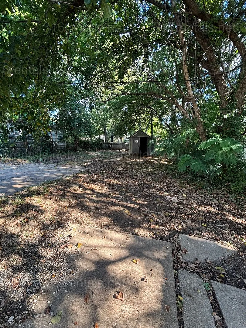 Two bed one bath available now! — Photo 1