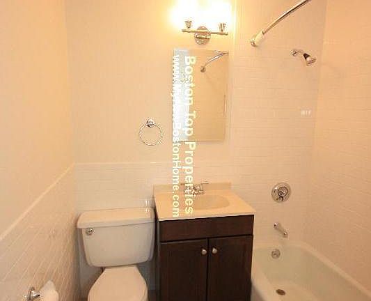 4th image of 9 Buswell St APT 3R