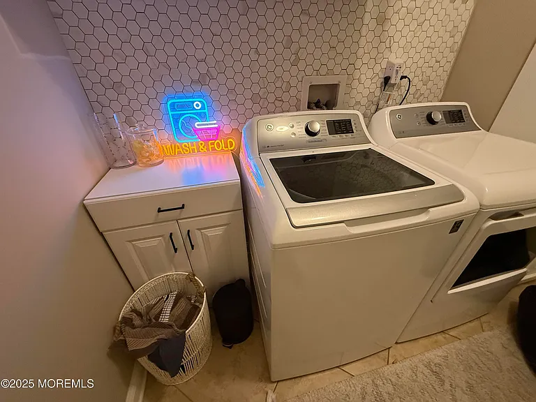910 Abby Rd — Photo 30